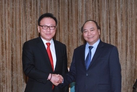 Nguyen Xuan Phuc reçoit le consul général d’honneur du Vietnam à Busan